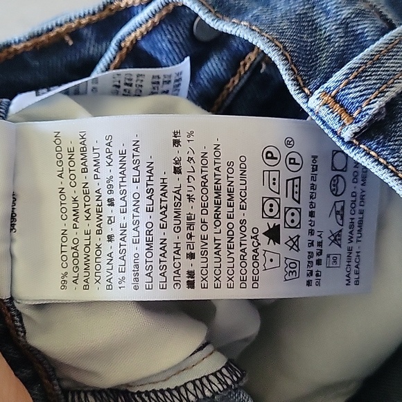 Levi's ankle cropped jeans with frayed hem - Picture 11 of 13